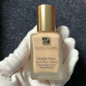 NWOB Estée Lauder DW 1W2